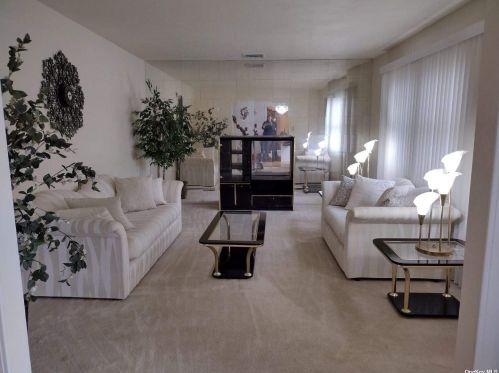 44 Oleeta Rd, Mount Sinai NY  11766-2505 exterior