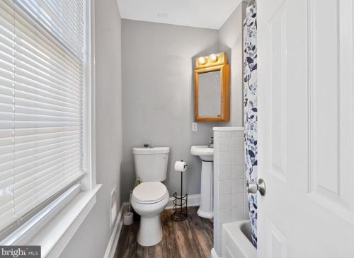 200 Delsea Dr, West Deptford NJ  08093-1221 exterior