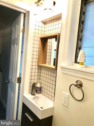 14 Beechwood Ave, Camden NJ  08107-1401 exterior