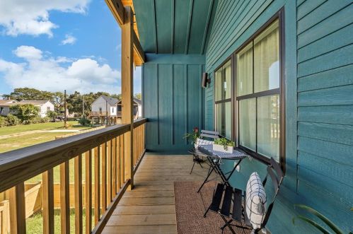 1208 32 St, Galveston TX 77550-6823 exterior