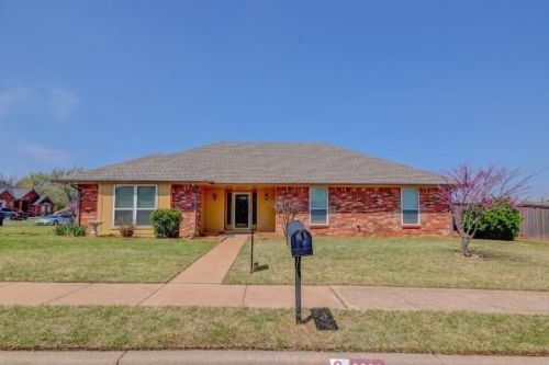2000 Barrington Dr, Norman, OK 73071-7314