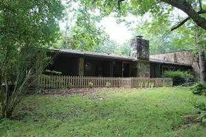 10 Lake Forest Ln, Crossville, TN 38558-8833