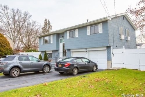 16 Mark Ln, Deer Park, NY 11729-6411