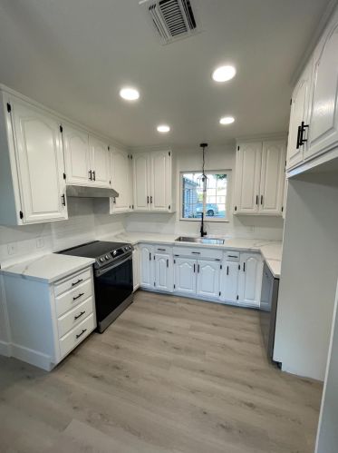 2202 Geneva Dr, Modesto CA  95350-2830 exterior