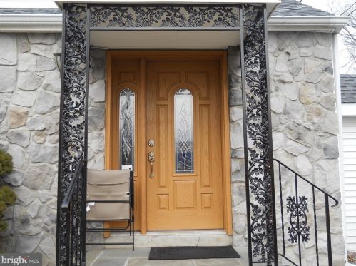 506 Berg Ave, Trenton, NJ 08610-5004