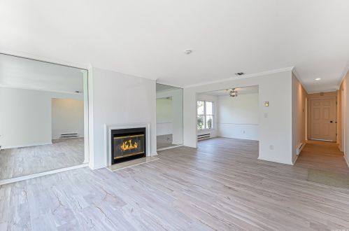80 Standish Dr, Mount Sinai, NY 11766-2620