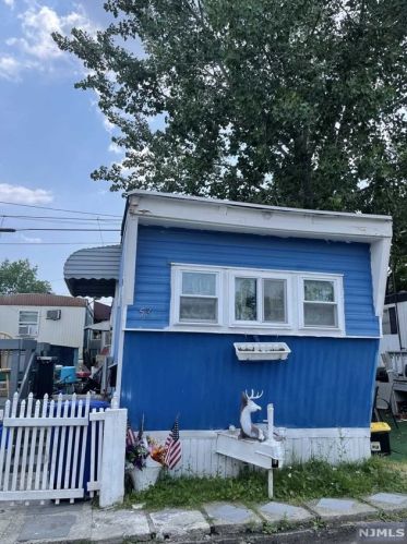 53 Helen Dr, Moonachie, NJ 07074-1826