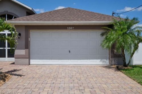 1307 24th St, Cape Coral, FL 33990-4632