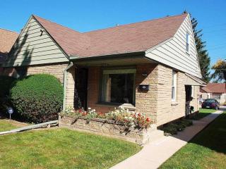7102 Medford Ave, Milwaukee WI  53218-4842 exterior