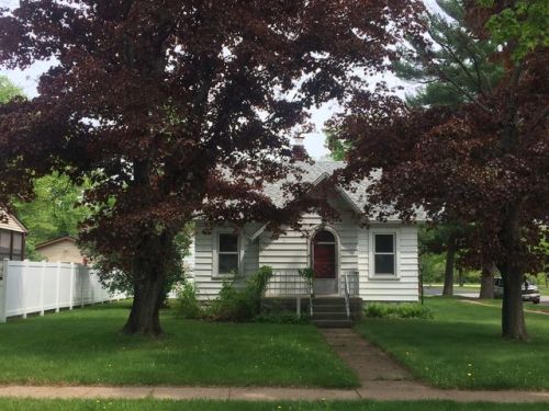 810 1st St, Port Edwards, WI 54469-1401