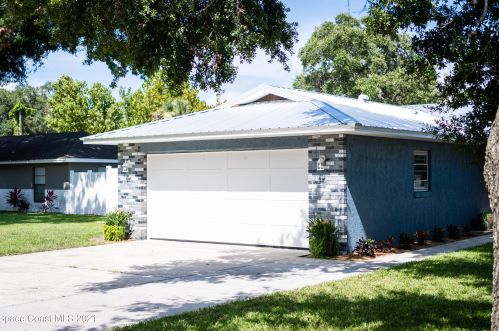 225 Hilltop Dr, Titusville, FL 32796-4603