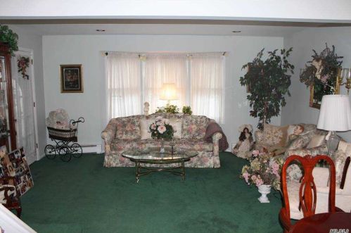312 Wilson Pl, North Bellmore, NY 11710-3444
