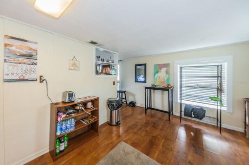 581 Dixie Hwy, Tarpon Springs FL  34689-5718 exterior