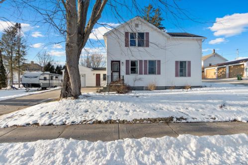 421 Maple St, Mishicot, WI 54228-9563