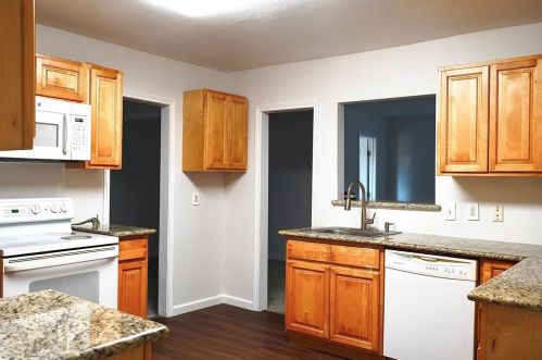 302 Shore Acres Blvd, Morgans Point, TX 77571-7369