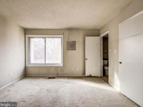 2238 Southgate Sq, Herndon VA  20191-1229 exterior