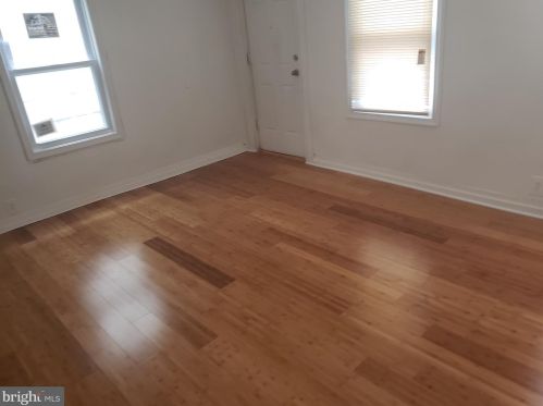 1215 Oak St, Wilmington, DE 19805-4338