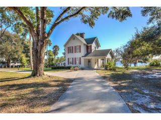 243 Central Ave, Umatilla, FL 32784-7565