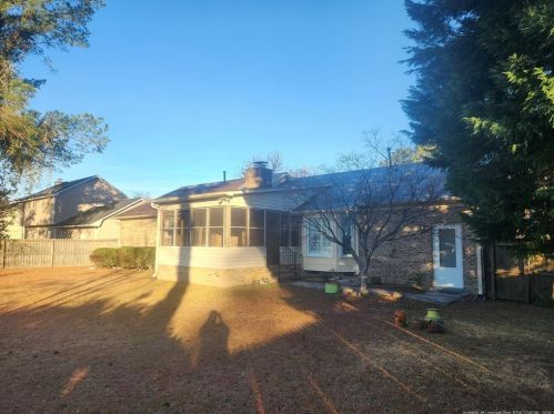 6017 Lakeway Dr, Fayetteville, NC 28306-9754