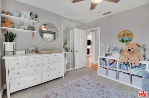 15027 Hartland St, Van Nuys CA  91405-3714 exterior