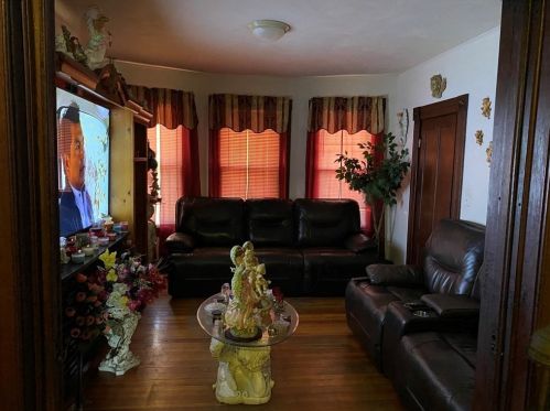 89 Ashley St, Springfield MA  01105-1572 exterior