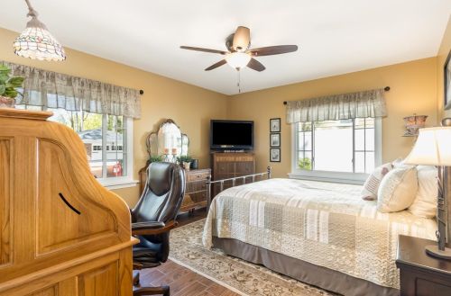 560 Woodlawn Dr, Valpo IN  46385-3347 exterior