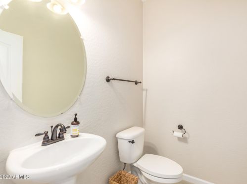 966 Wallrade Ln, Gilbert AZ 85296-1492 exterior