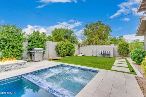 8620 Plz Ave, Scottsdale AZ 85250-6710 exterior