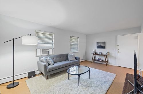 16 Fairview Dr, Danbury, CT 06810-7649
