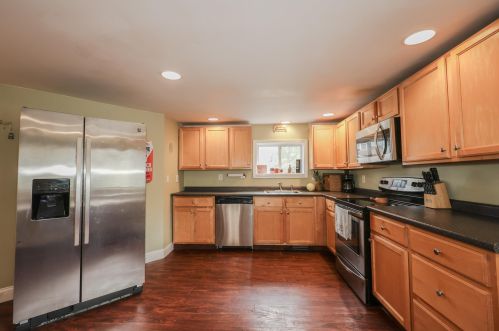 5 Gerry Ave, Newmarket NH  03857-1901 exterior