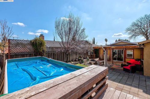 445 Parkwood Dr, Manteca CA  95336-2848 exterior