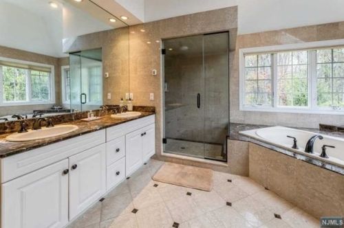 9 Blackledge Ct, Closter NJ  07624-3231 exterior