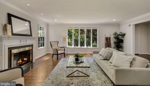 4555 W St, Washington, DC 20007-1513