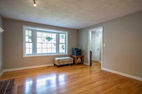 8 Cathedral Cir, Nashua NH 03063-2716 exterior