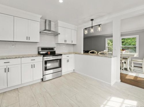 80 Circle Dr, Litchfield CT  06750-1710 exterior