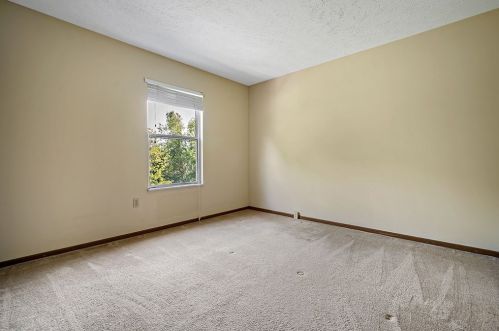 1704 Timberglen Dr, Imperial PA  15126-9248 exterior