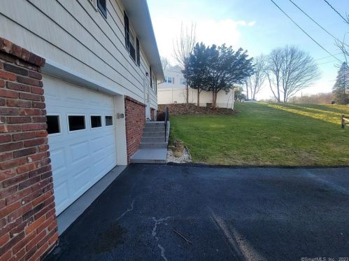 34 Berkshire Dr, Danbury, CT 06811-4714