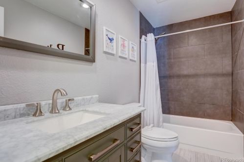 7870 Valentia St, Englewood CO 80112-3302 exterior