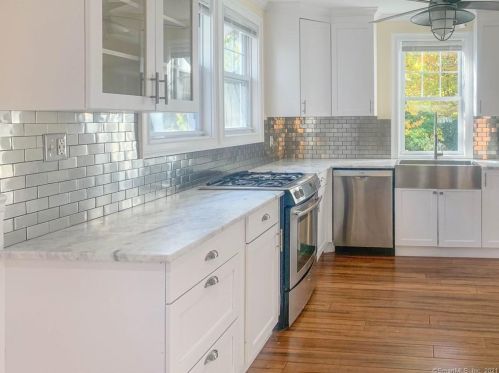 37 Mohegan Ave, Stamford, CT 06902-7409