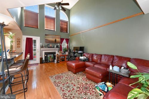 10 Birmingham Dr, Columbus NJ  08022-2342 exterior