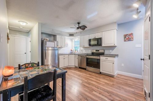 64 Laurelwood Rd, Groton CT  06340-4206 exterior