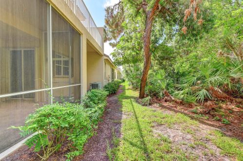 8113 Carnoustie Pl, Fort Pierce FL 34986-3316 exterior