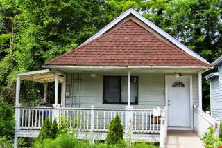 1529 18th Ave, Seattle WA  98122-4142 exterior