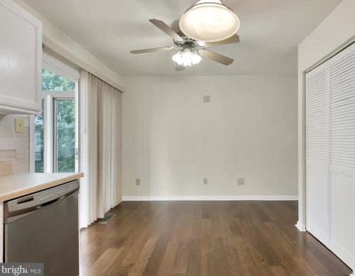 6 Terry Ct, New Castle DE  19720-7697 exterior