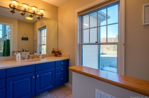 80 Olander Ln, Middletown CT 06457-1574 exterior