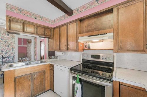 31 Streit Ave, Poughkeepsie, NY 12603-2313