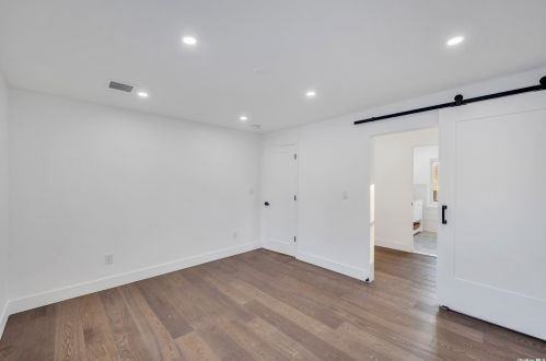 587 Oakley Ave, Floral Park NY  11003-3744 exterior