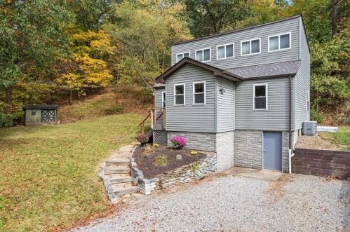 1870 Hillsdale Ave, Ambridge, PA 15003-1076