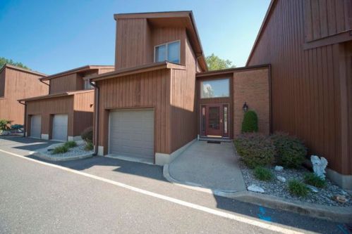 28 Tamany Ct, Bricktown, NJ 08723-6342