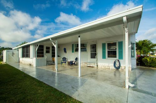 331 Loquat Dr, Sebastian, FL 32976-6833